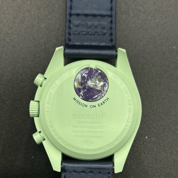 Swatch X Omega Bioceramic Moonswatch Mission to Earth - Picture 4 of 4